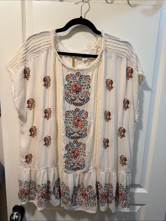 Sundance Tops - Sundance Boho Embroidered Cream Peasant Top - Women's